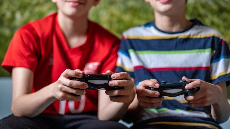 Kedy deťom kúpiť hraciu konzolu či prvý smartfón? Aké dopady môže mať elektronika na ich vývin?